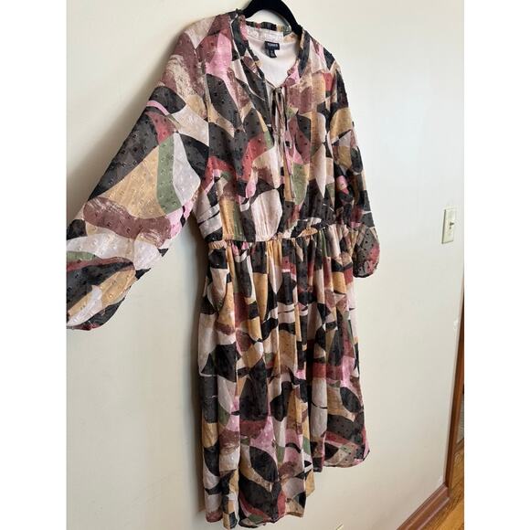 Torrid Abstract Print Swiss Dot Long Sleeve Dress w/ Pockets – Size 0 (12) - Picture 2 of 7